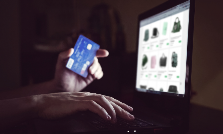 Pesquisa mostra que as compras online estão sendo realizadas no período noturno - Fonte: Canva Pro